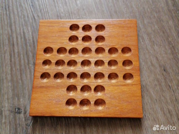 Настольная игра в солитёр