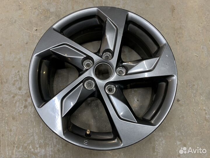 Одна штука диск оригинал R16 Kia K5