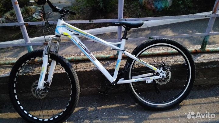 Продаю спортивный горный велосипед