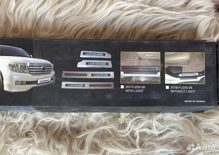 Накладки на пороги Land Cruiser 200 с подсветкой