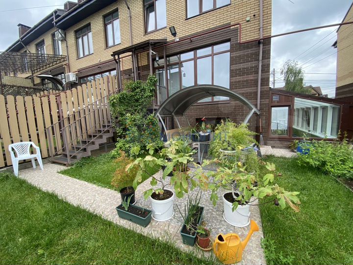 Таунхаус 199,9 м² на участке 2,5 сот.