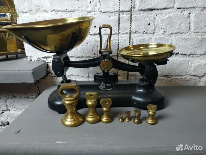 Винтажные кухонные весы, выполненные в ретро стиле