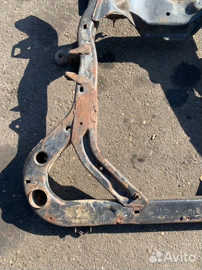 Подрамник передний передний Opel Vectra B хетчбэк