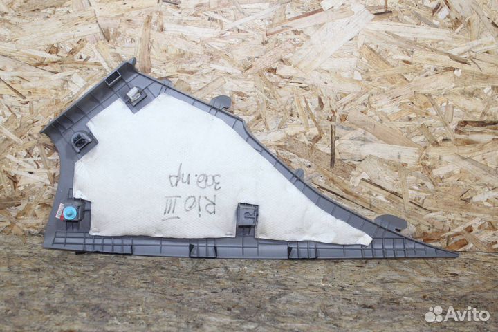 Накладка стойки задней правой Kia Rio 3