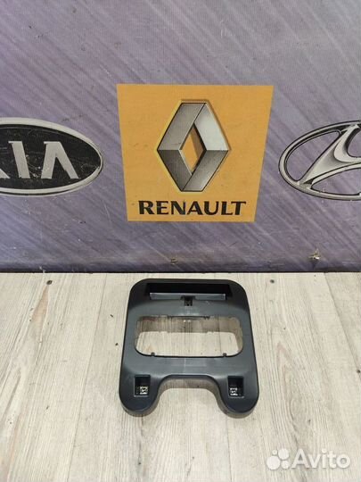 Плафон Подсветка фонарь салона Renault kaptur