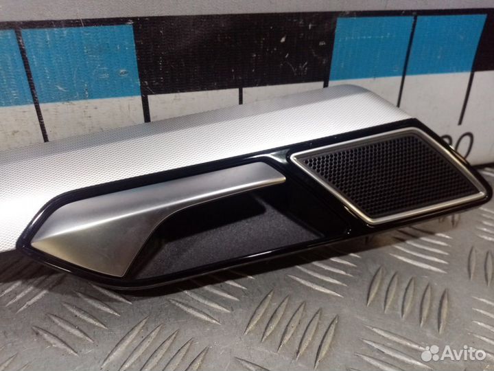 Б/У Накладка обшивки двери задняя правая#001