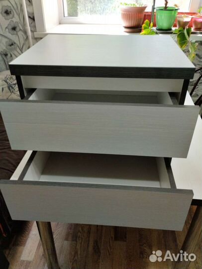 Тумбочка прикроватная новая