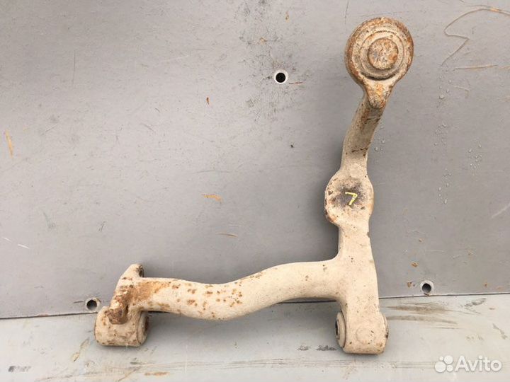 Рычаг передний верхний левый Volkswagen