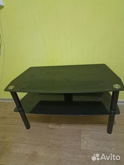 Стол для теле-видео-аппаратуры