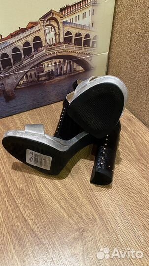 Босоножки новые 36