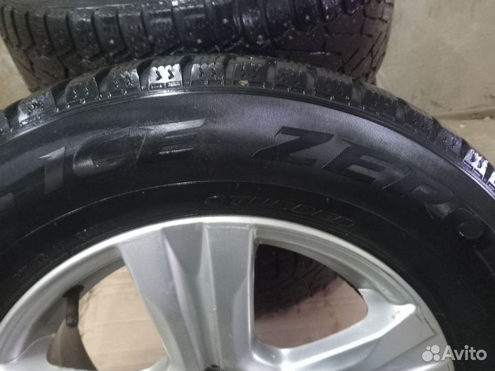 Pirelli Formula Ice 215/65 R16