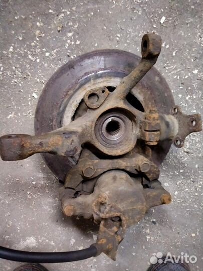 Поворотный кулак правый Фольксваген Пассат б3