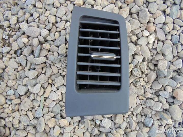 Дефлектор правый Toyota Corolla Spacio ZZE122