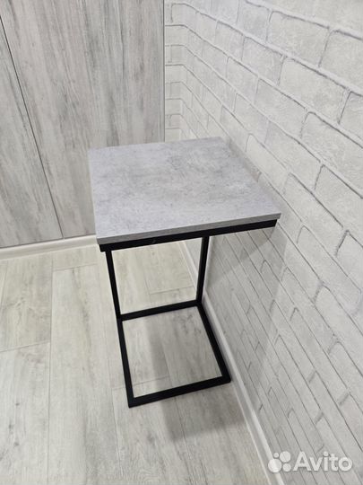 Прикроватный столик