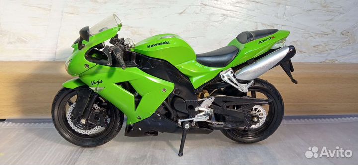 Модель мотоцикла Kawasaki ZX-10R 1/12 1:12