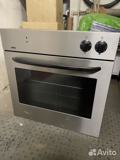 Встроенный духовой шкаф Zanussi