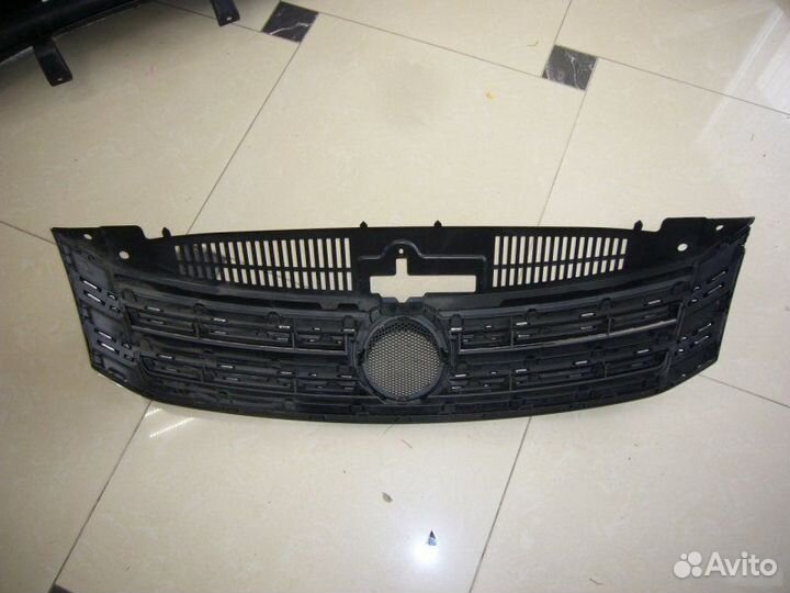 Решетка радиатора Volkswagen Tiguan 2007-2011