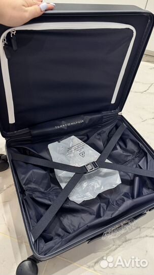 Чемодан tommy hilfiger