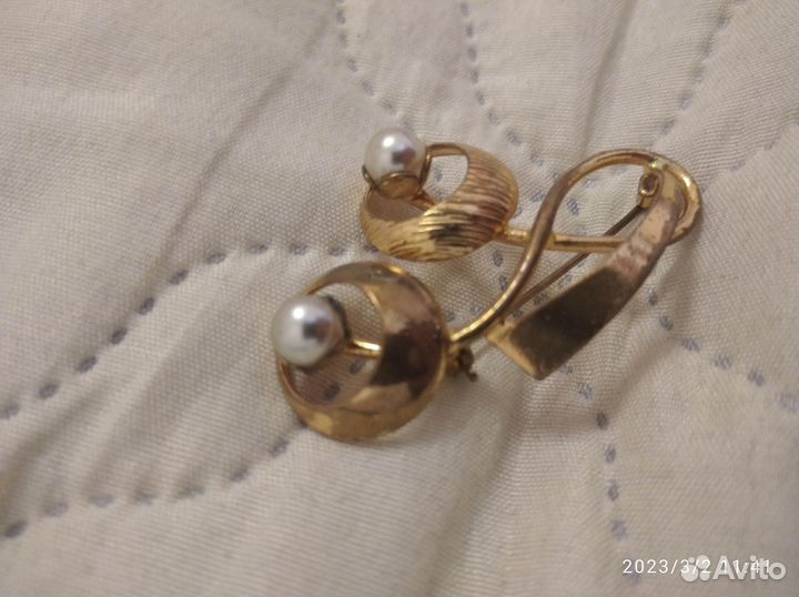 Брошки бусы