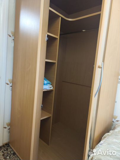 Угловой шкаф