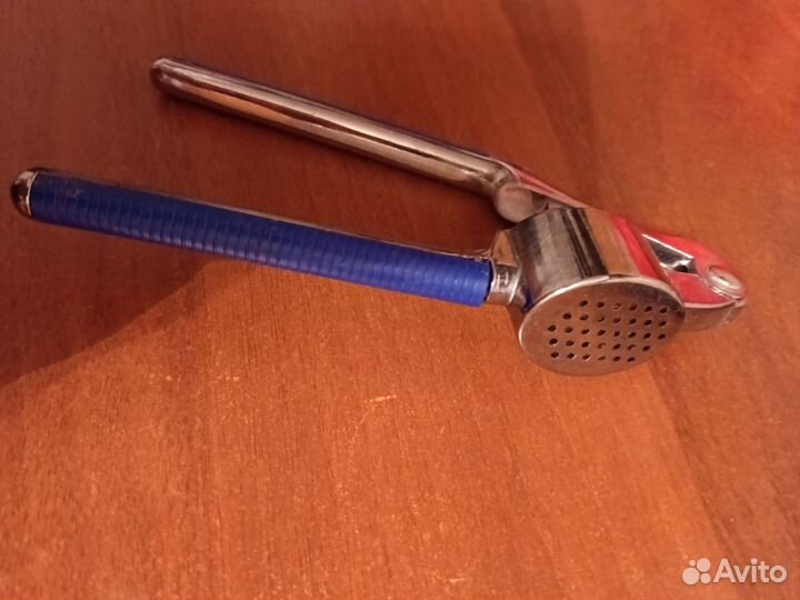 Чеснокодавка, открывашка для консервных банок