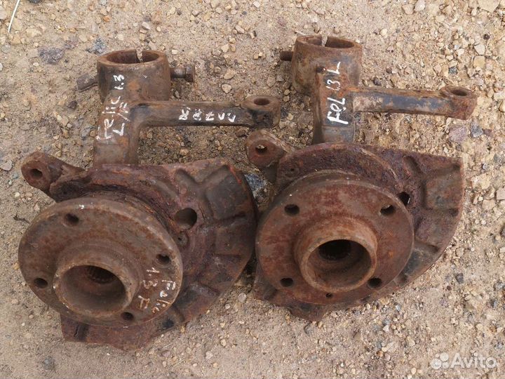 Кулак поворотный лев Skoda Felicia