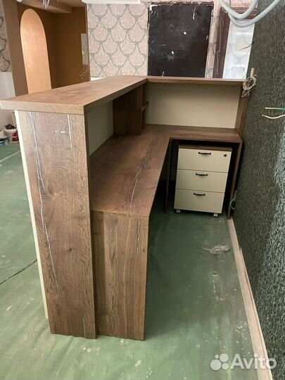 Стойки ресепшн для офиса на заказ