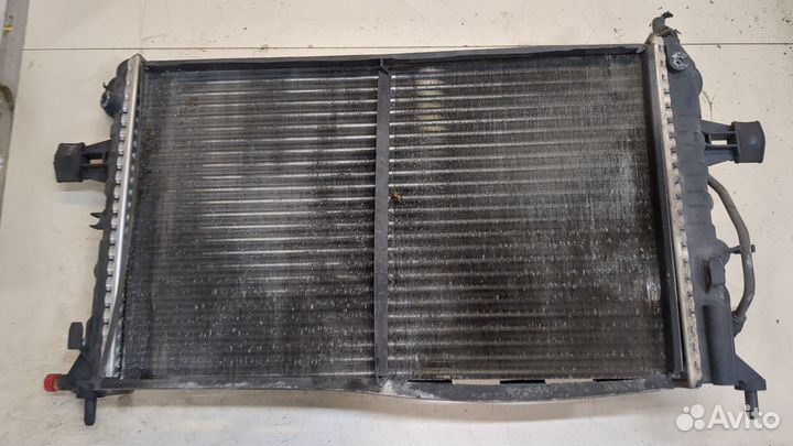 Радиатор охлаждения двигателя Opel Zafira A