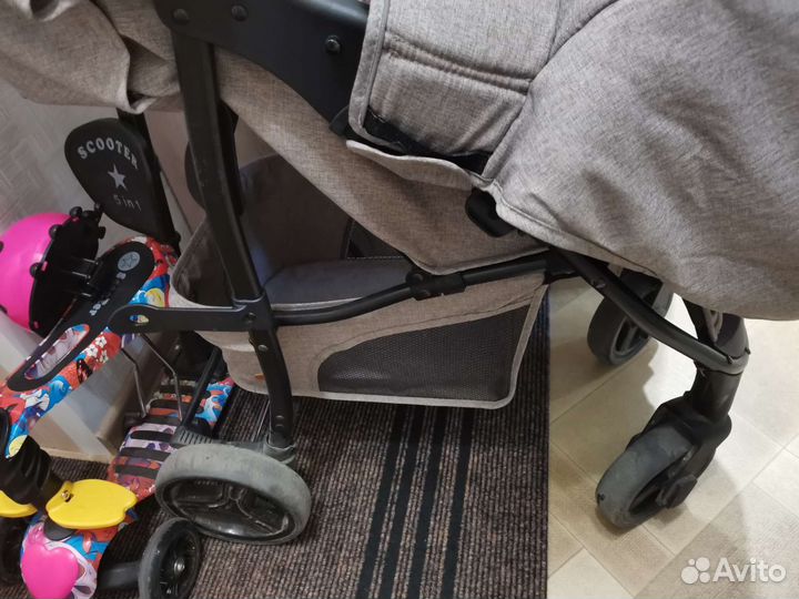 Прогулочная коляска