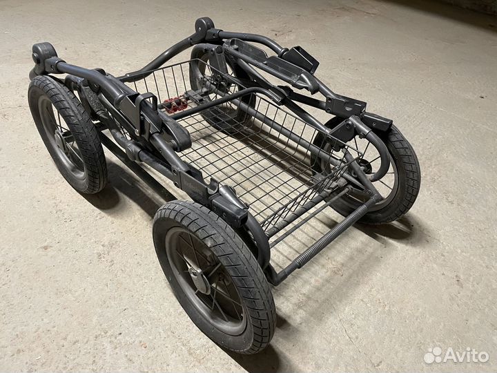 Коляска Inglesina Magnum + Люлька Inglesina Huggy