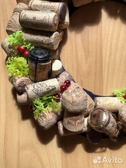 Венок из пробок интерьерный