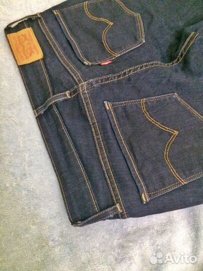 Джинсы Levi's