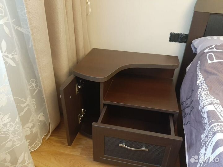 Тумба прикроватная