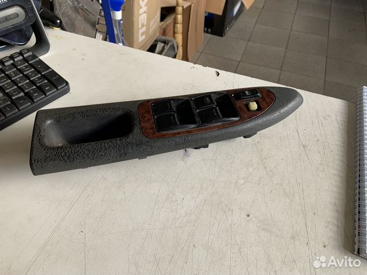 Блок стеклоподъемников Toyota Avensis 1 1997-2003г