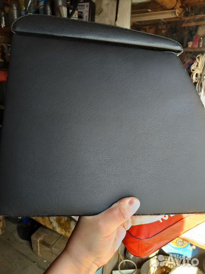 Подлокотник