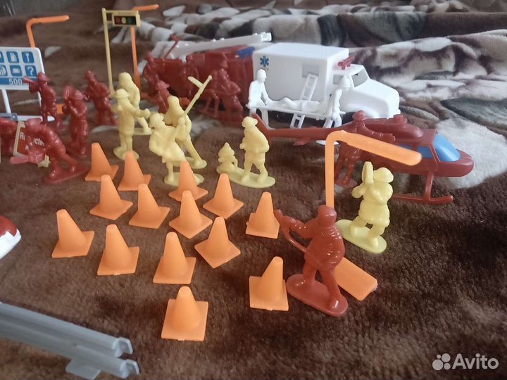 Набор игрушечный Пожарный и Скорая