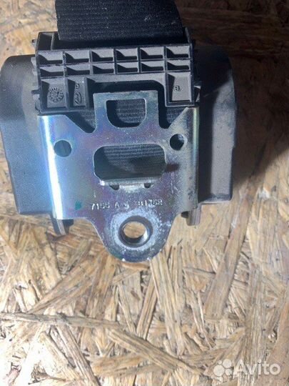 Ремень безопасности задний левый Volkswagen Golf