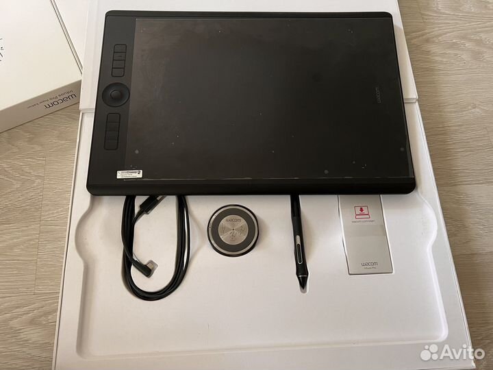 Графический планшет Wacom intuos pro L