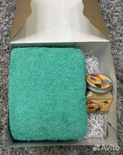 Подарок, тапочки, носочки, полотенца