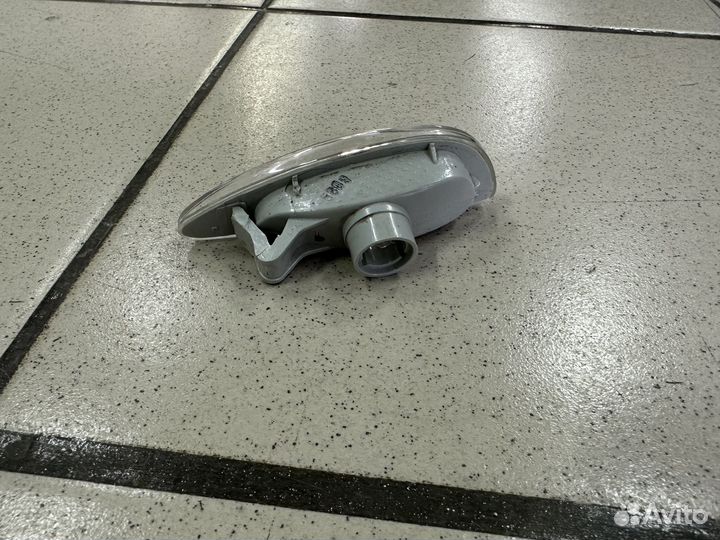 Повторитель поворота в крыло левый Солярис 1