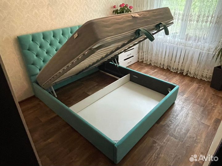 Кровать двухспальная 160х200 с матрасом