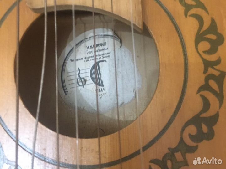 Акустическая гитара