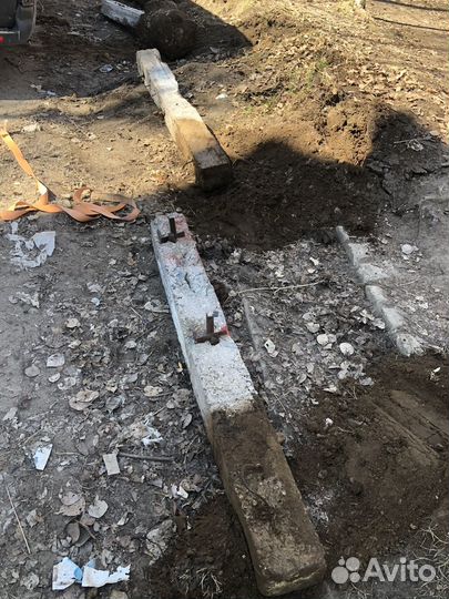Отдам бесплатно стройматериалы столбы