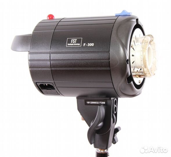 FST F-300 вспышка студийная с рефлектором
