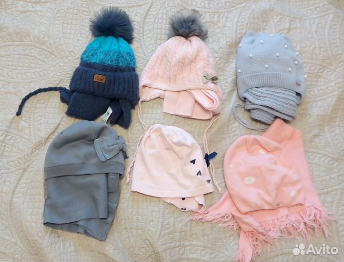 Шапки и манишки(для девочки и мальчика)