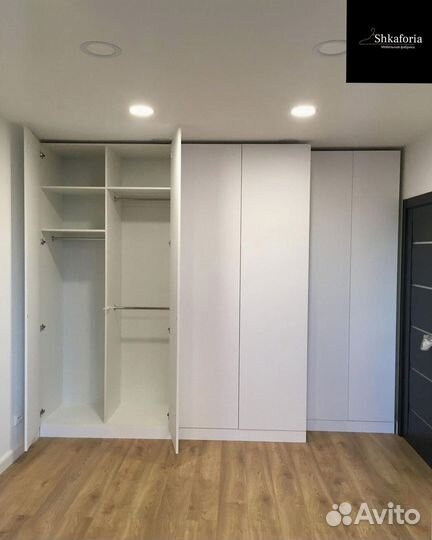 Шкаф с встроенной гладильной доской