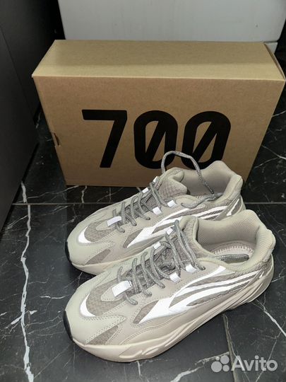 Yeezy boost 700 v2