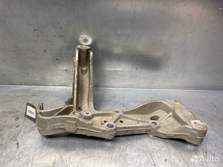 Кронштейн переднего рычага Skoda Octavia (A5 1Z)