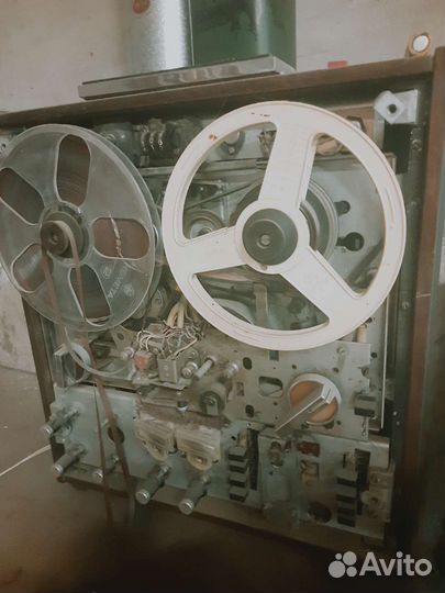 Проигрыватель на бобинах