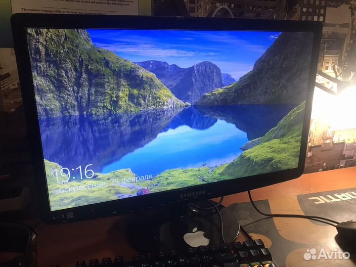 Монитор Samsung